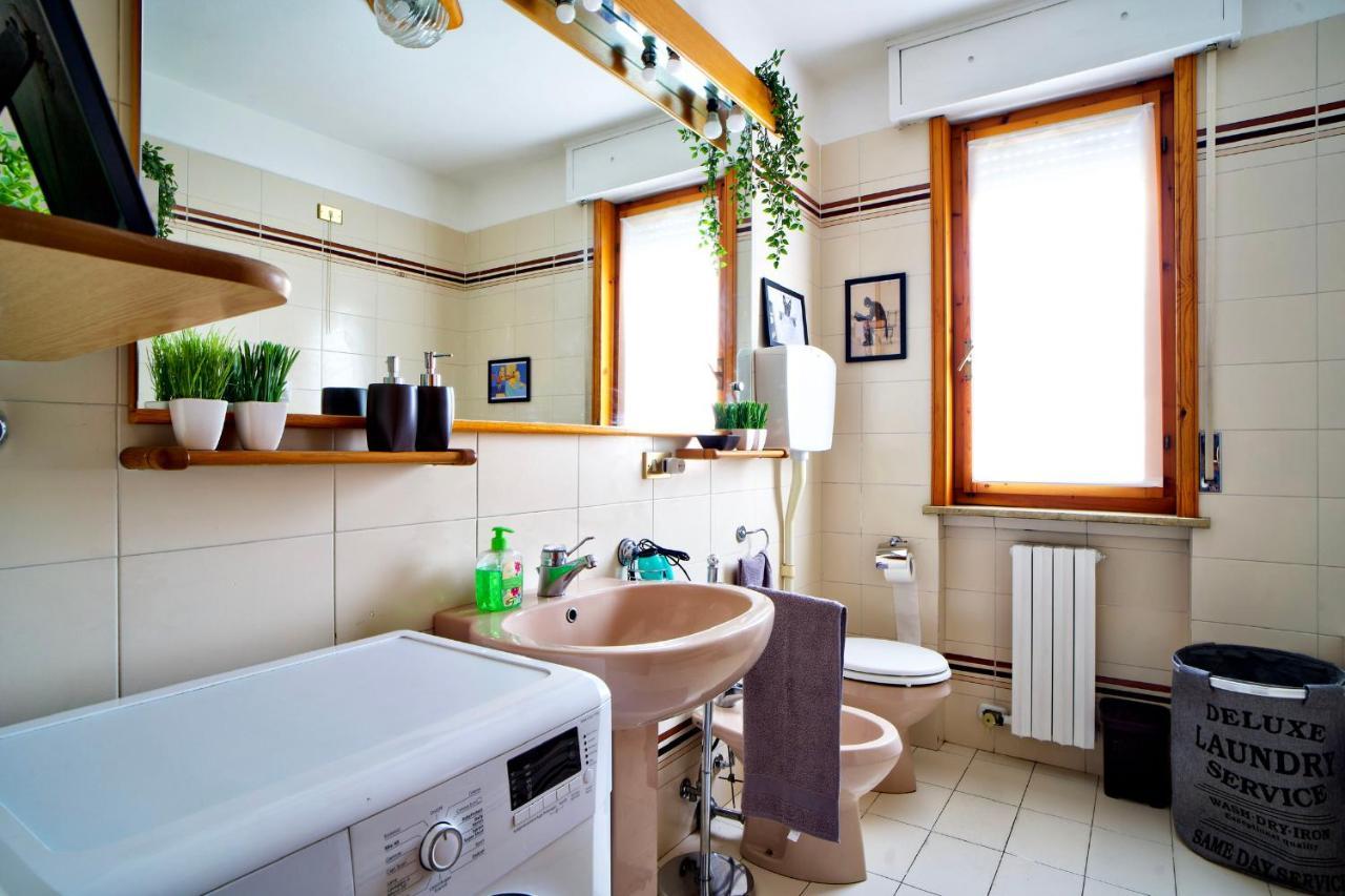 Casa Zoe Apartment Free Parking,Self Check In & Free Wi Fi Parma Eksteriør bilde